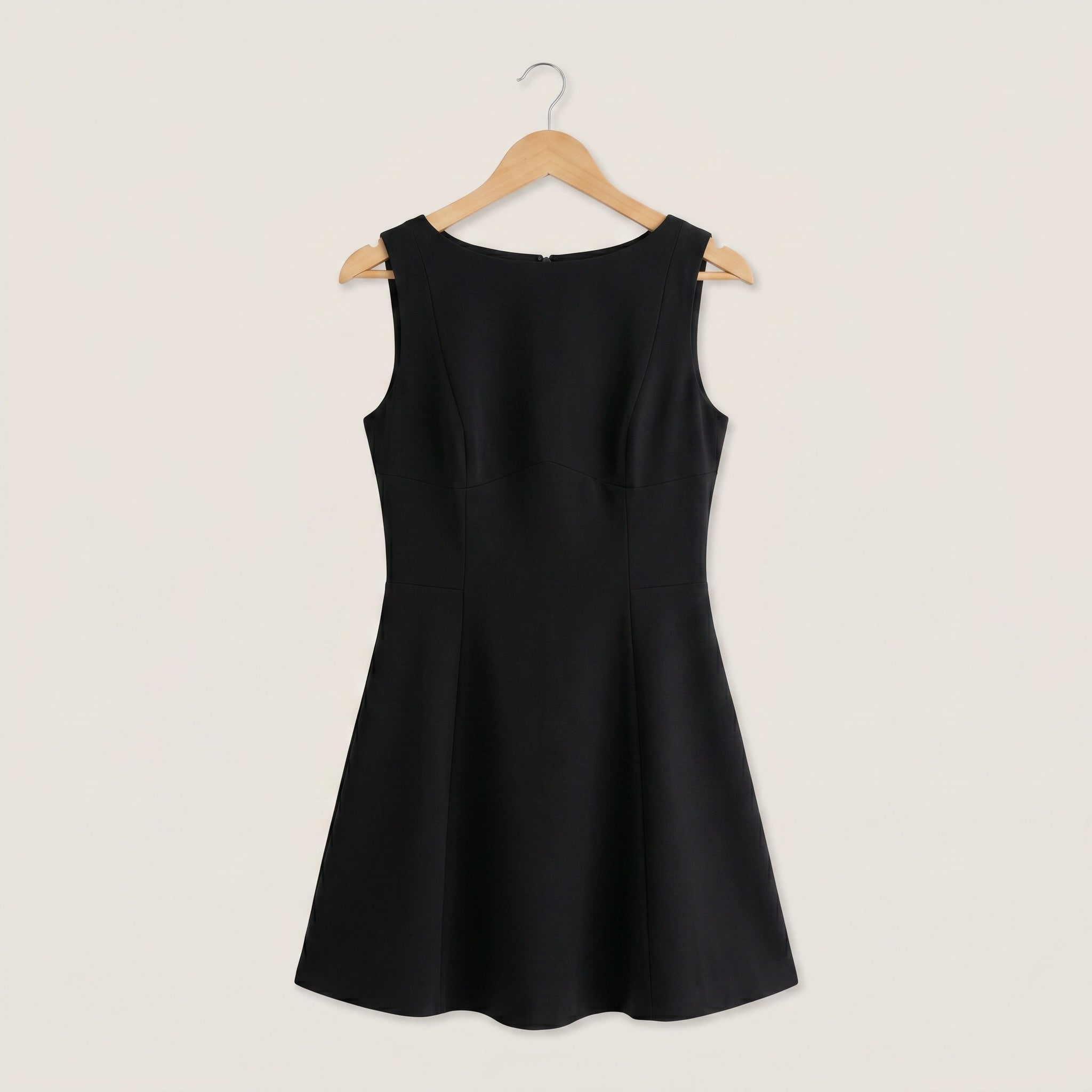 Sady - Slim-fitting Backless Dress